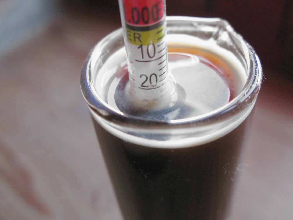 American stout "νύχτα στο δάσος" the second! | measuring the gravity